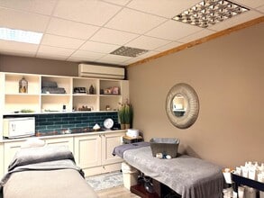 Mortimer Ln, Reading for lease Interior Photo- Image 1 of 1