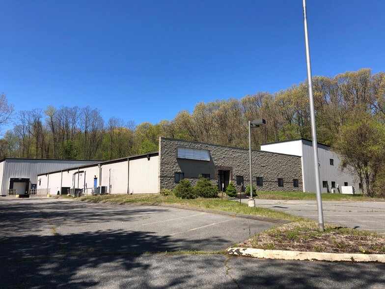 159 Grassy Plain St, Bethel, CT for lease - Building Photo - Image 1 of 12