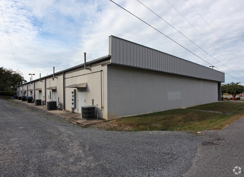 570-582 N Brindlee Mountain Pky, Arab, AL à louer - Photo du bâtiment - Image 2 de 3