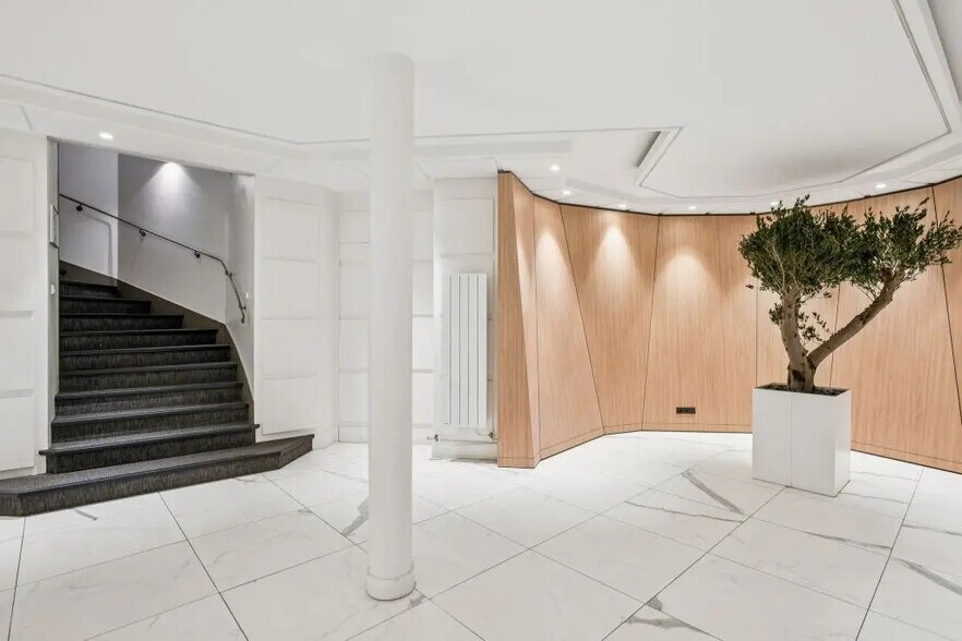 44 Rue La Fayette, Paris for lease - Lobby - Image 2 of 9