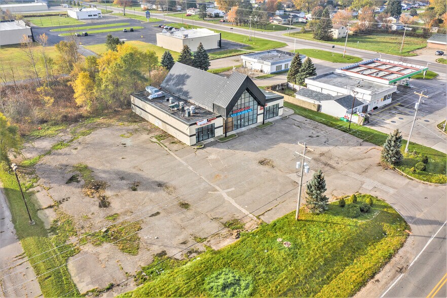 5030 Coldwater Rd, Flint, MI à vendre - Photo du bâtiment - Image 2 de 27
