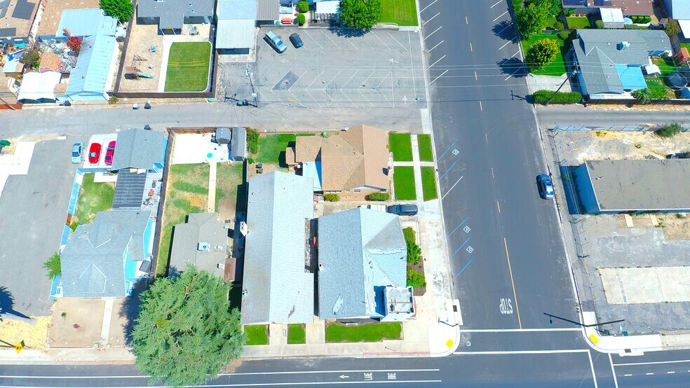 6901 3rd St, Riverbank, CA à vendre - Photo du bâtiment - Image 3 de 4