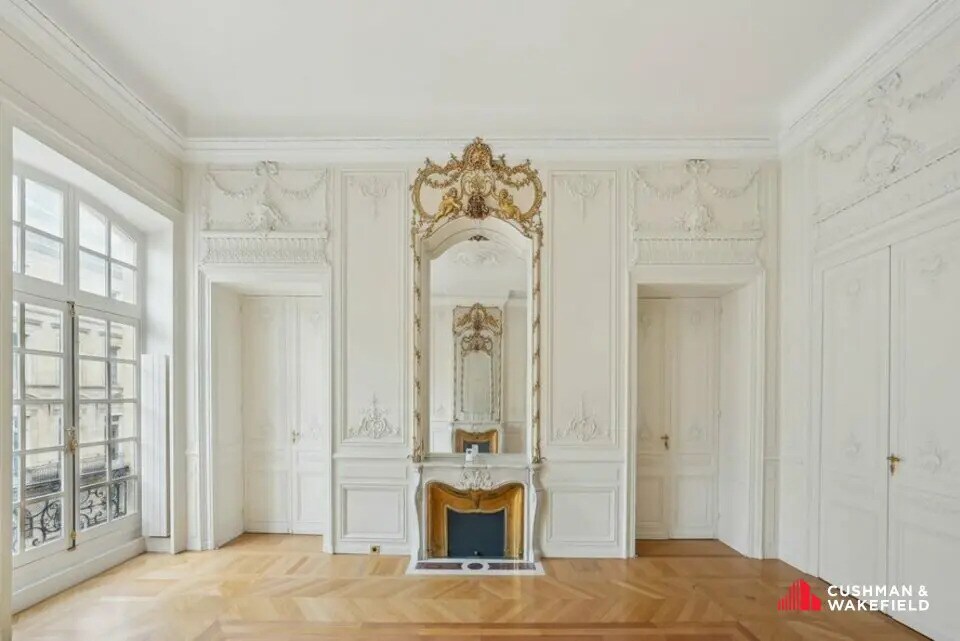 Office in Bordeaux for lease Interior Photo- Image 1 of 8