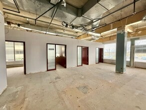 1550 Rue Ampère, Boucherville, QC à louer Photo intérieure- Image 2 de 5