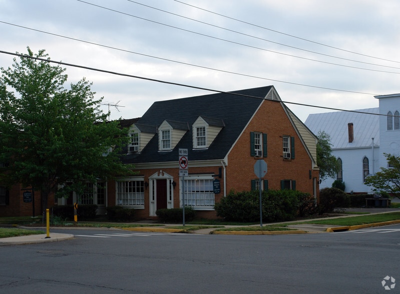 9317 Grant Ave, Manassas, VA à louer - Photo du bâtiment - Image 3 de 8