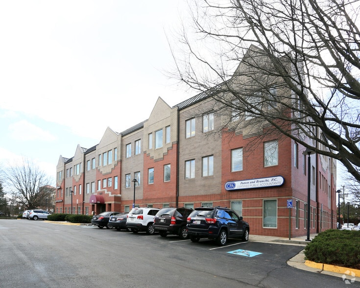 8221 Old Courthouse Rd, Vienna, VA à louer - Photo du bâtiment - Image 2 de 8