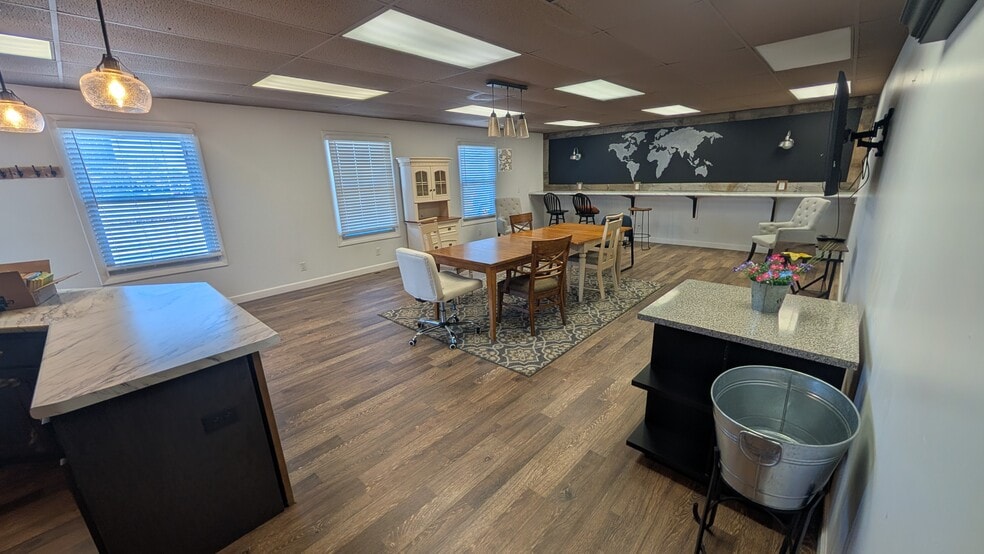 202 S Eldorado Rd, Bloomington, IL à vendre - Photo du bâtiment - Image 3 de 5