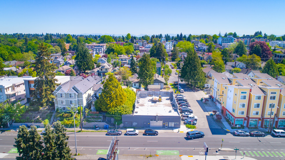 5600 Roosevelt Way NE, Seattle, WA à vendre - Photo du bâtiment - Image 1 de 1