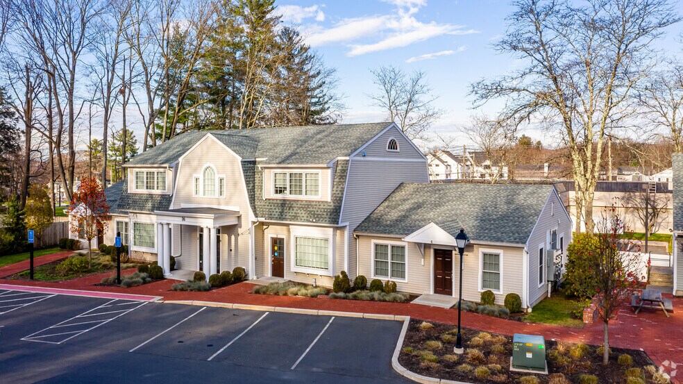 1-3 Brick Walk Ln, Farmington, CT à louer - Photo principale - Image 3 de 8