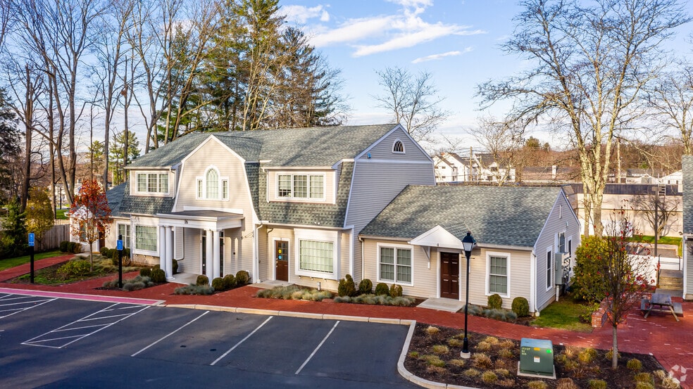 1-3 Brick Walk Ln, Farmington, CT for lease - Primary Photo - Image 3 of 10