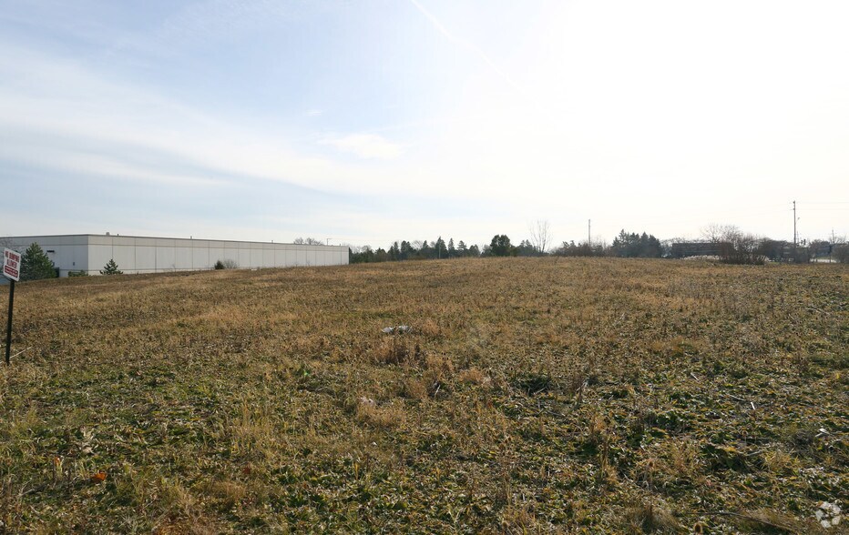 2601 Commerce Dr, Libertyville, IL à louer - Photo du bâtiment - Image 2 de 6