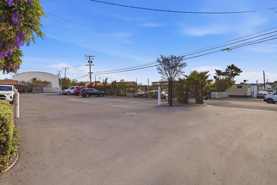 741-751 Barron Ave, Redwood City, CA for lease - Building Photo - Image 3 of 19