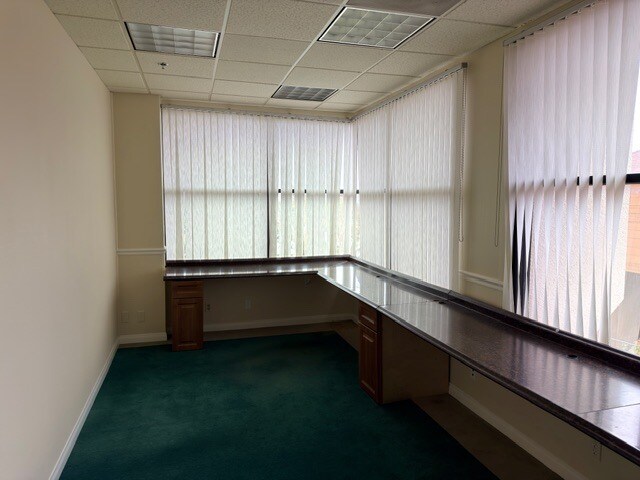 5500 Telegraph Rd, Ventura, CA à louer - Photo du bâtiment - Image 3 de 6