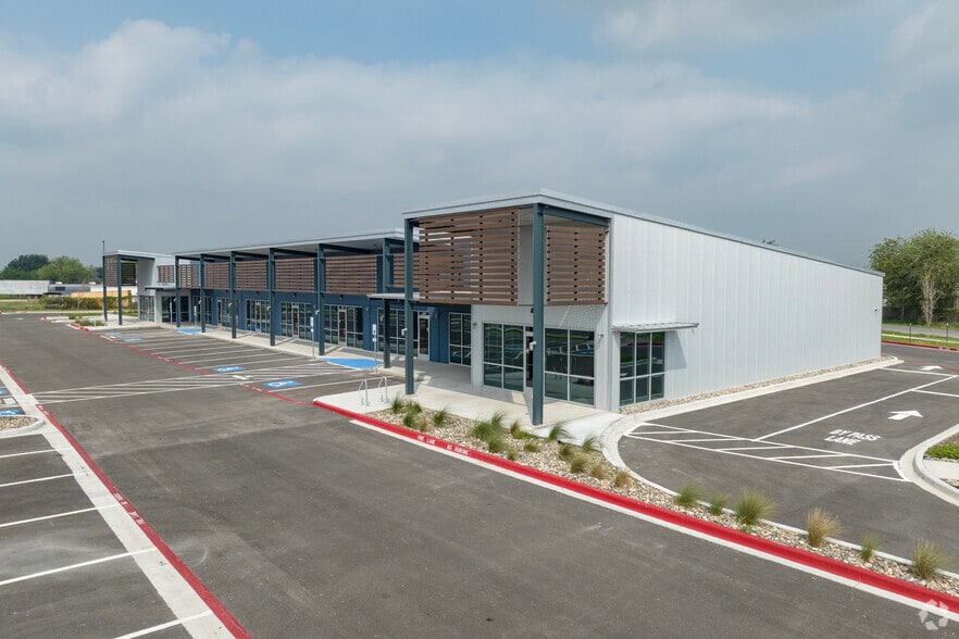 8822 W Expressway 83, Harlingen, TX à louer - Photo du bâtiment - Image 1 de 6