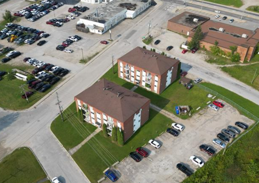 Portfolio Maniwaki, Mont-Laurier, Gracef portefeuille de 7 propriétés à vendre sur LoopNet.ca - Photo principale - Image 2 de 7