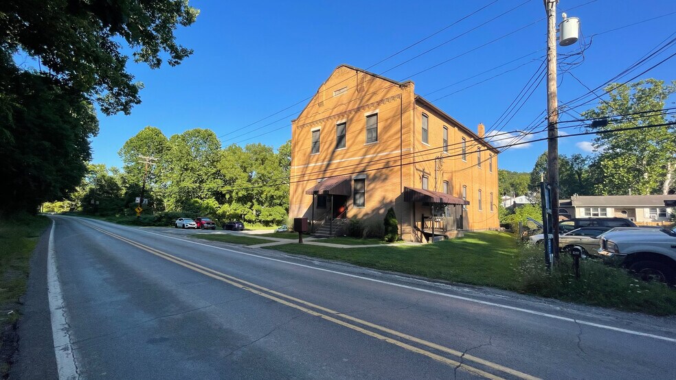 7621 Noblestown Rd, Mc Donald, PA à vendre - Photo du bâtiment - Image 2 de 10