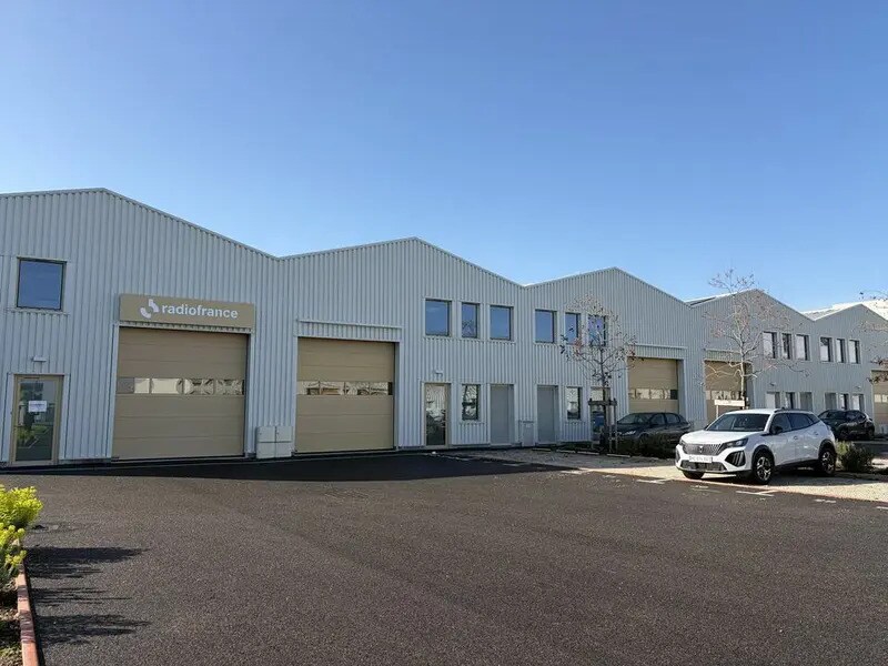 Flex in Vaulx-en-Velin for lease Building Photo- Image 1 of 19