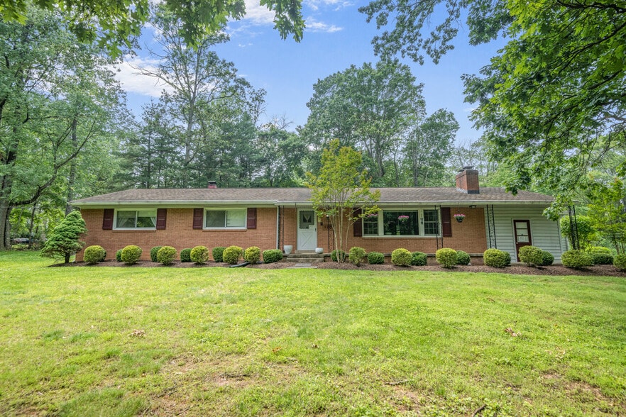 1701 Maydale Dr, Silver Spring, MD à vendre - Photo du bâtiment - Image 1 de 14