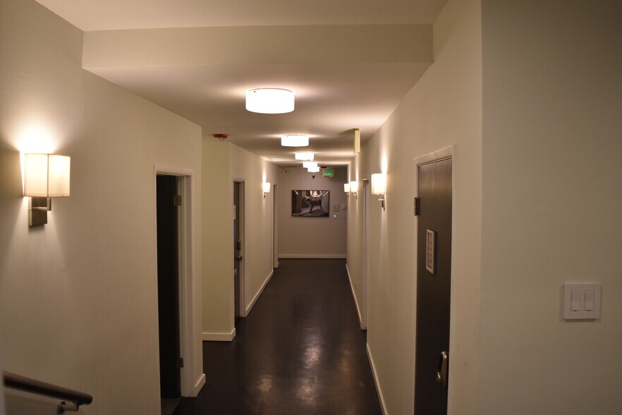 3115 W Olive Ave, Burbank, CA à louer - Photo du bâtiment - Image 2 de 14