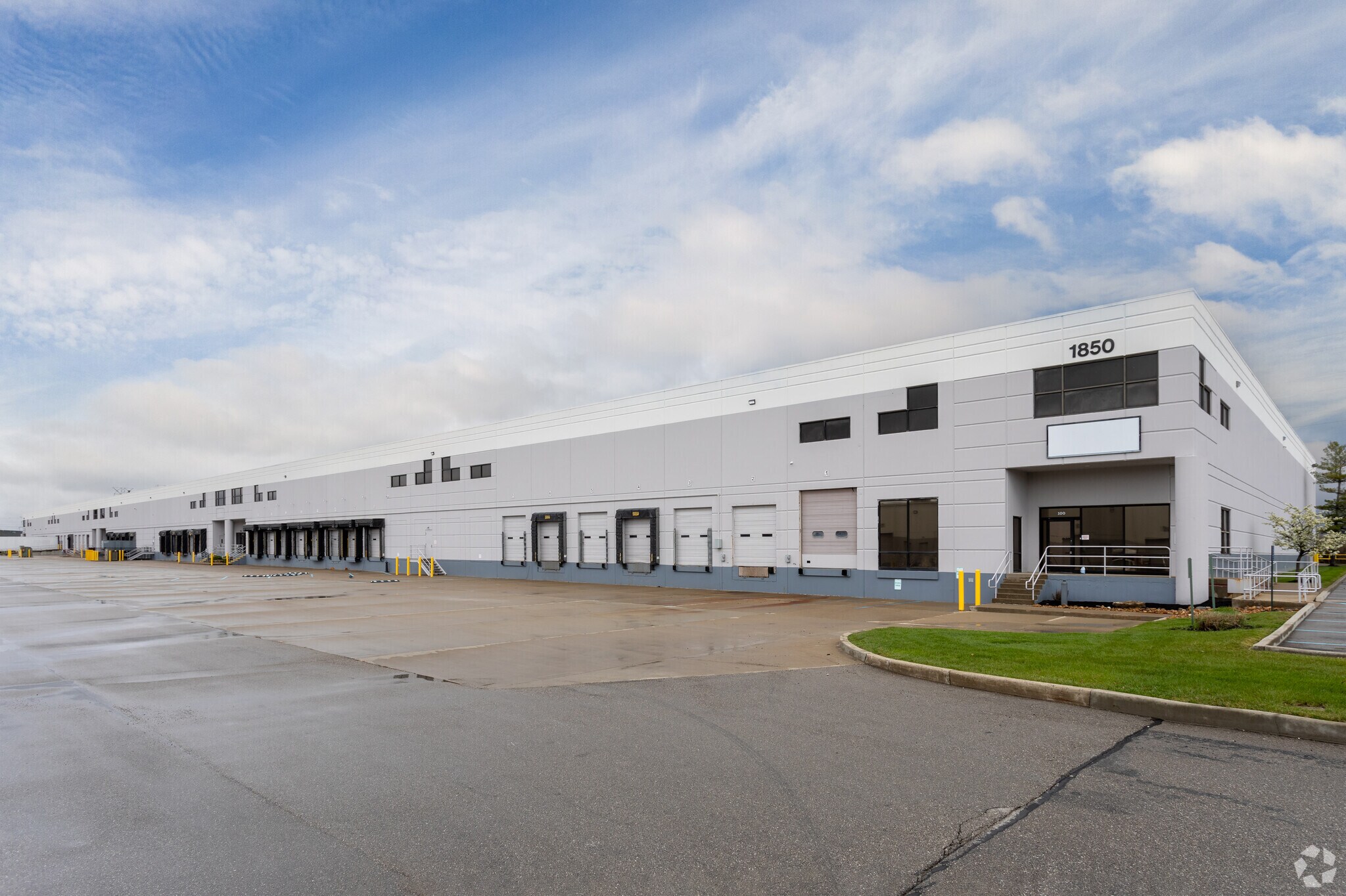 1850 Airport Exchange Blvd, Erlanger, KY à louer Photo du bâtiment- Image 1 de 6