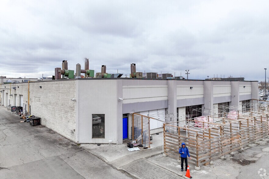 8261 Woodbine Ave, Markham, ON à louer - Photo du bâtiment - Image 2 de 3