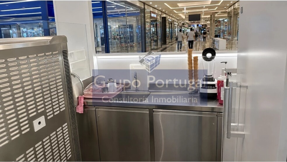 Retail in Madrid, Madrid for lease - Interior Photo - Image 2 of 4