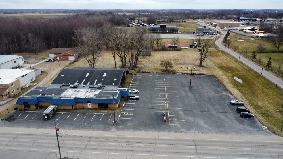 1006 N Saginaw St, Durand, MI for lease - Building Photo - Image 2 of 9