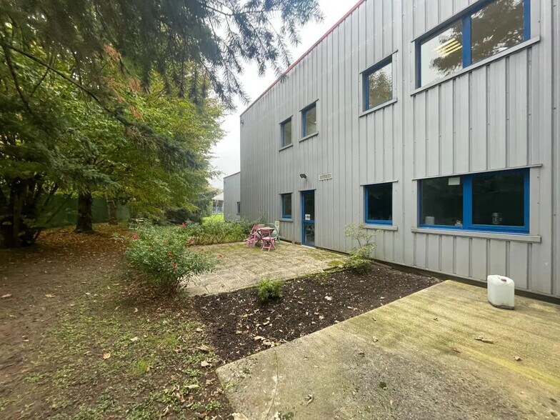 Local d'activités dans Cheptainville à vendre - Photo du bâtiment - Image 2 de 15