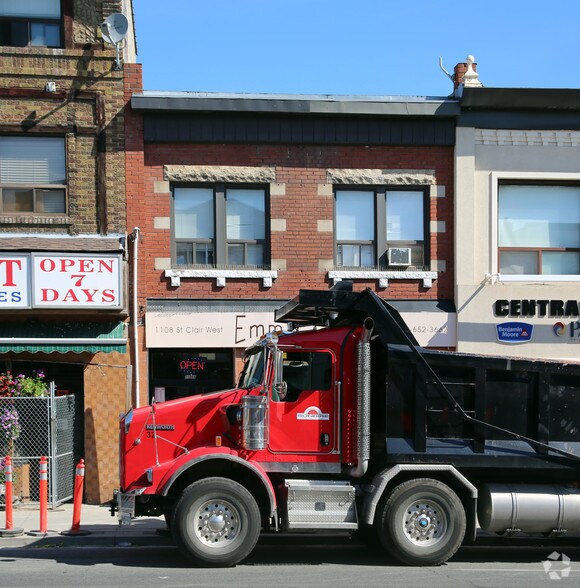 1108 St Clair Ave W, Toronto, ON à vendre - Photo du bâtiment - Image 3 de 4