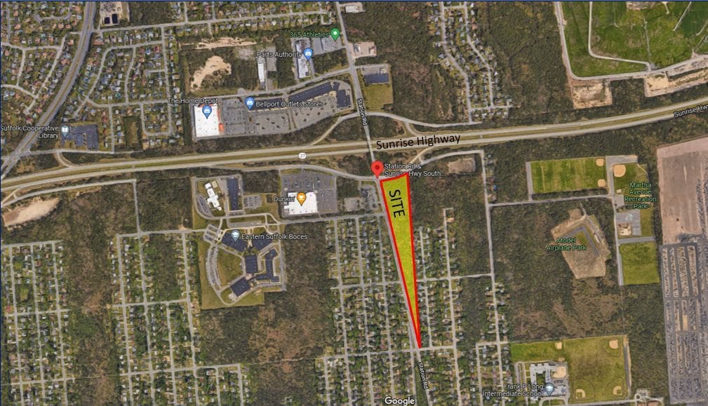 Sunrise Hwy South Service, Bellport Village, NY à vendre Photo du bâtiment- Image 1 de 2