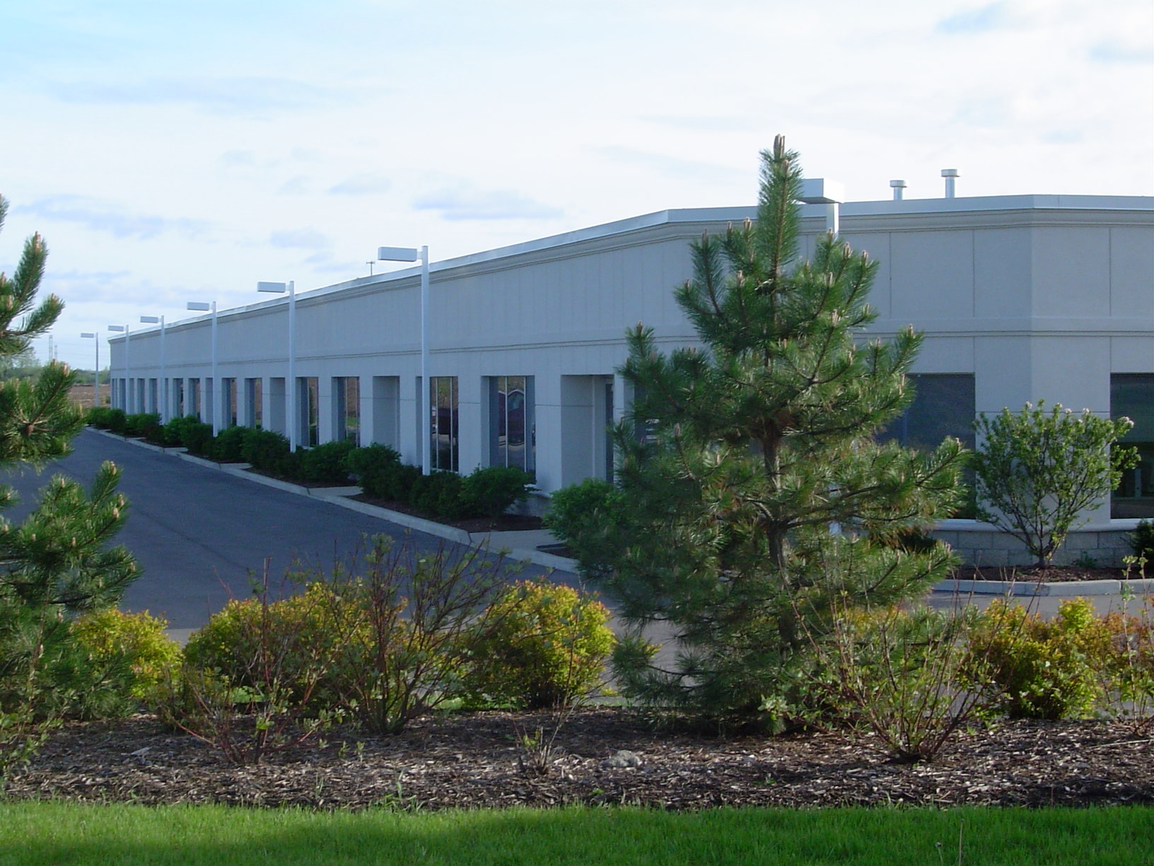 26575 W Commerce Dr, Volo, IL for lease Primary Photo- Image 1 of 10