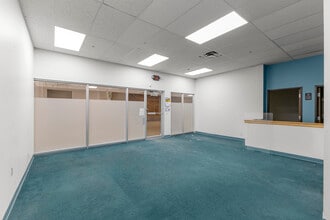 35425 W Michigan Ave, Wayne, MI à louer Photo intérieure- Image 1 de 14