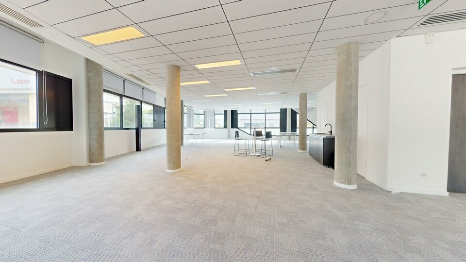 Bureau dans Champagne-au-Mont-d'Or à louer - Photo du bâtiment - Image 2 de 10