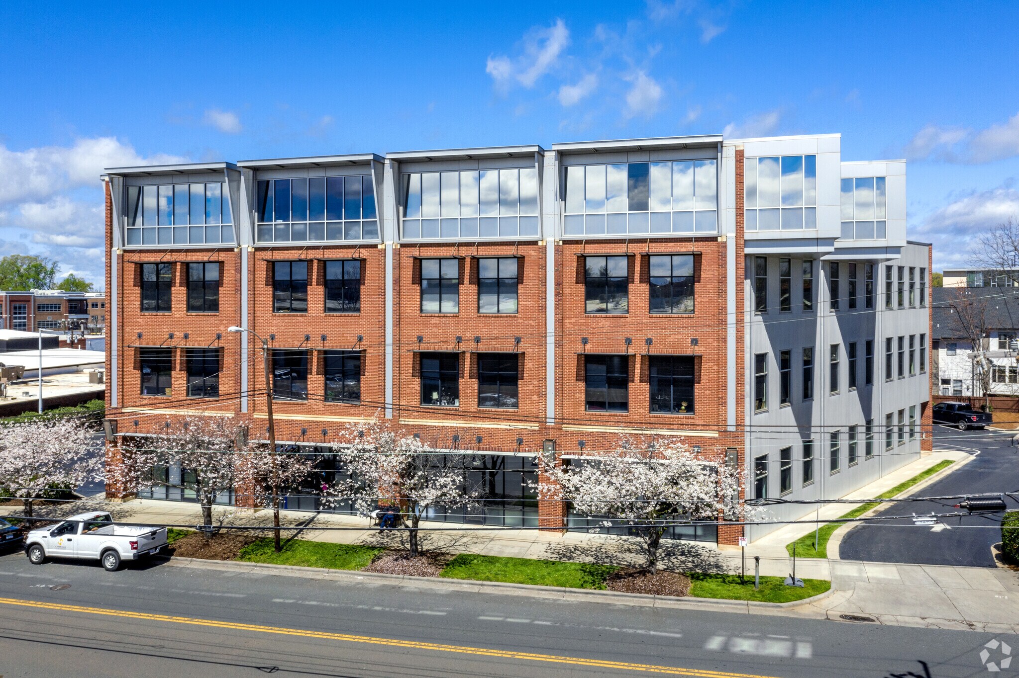 214 W Tremont Ave, Charlotte, NC à louer Photo principale- Image 1 de 21