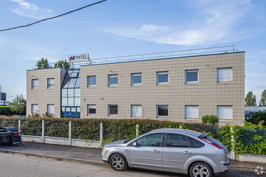 3 Rue Du Docteur Albert Schwetzer, Morangis for lease - Primary Photo - Image 1 of 2