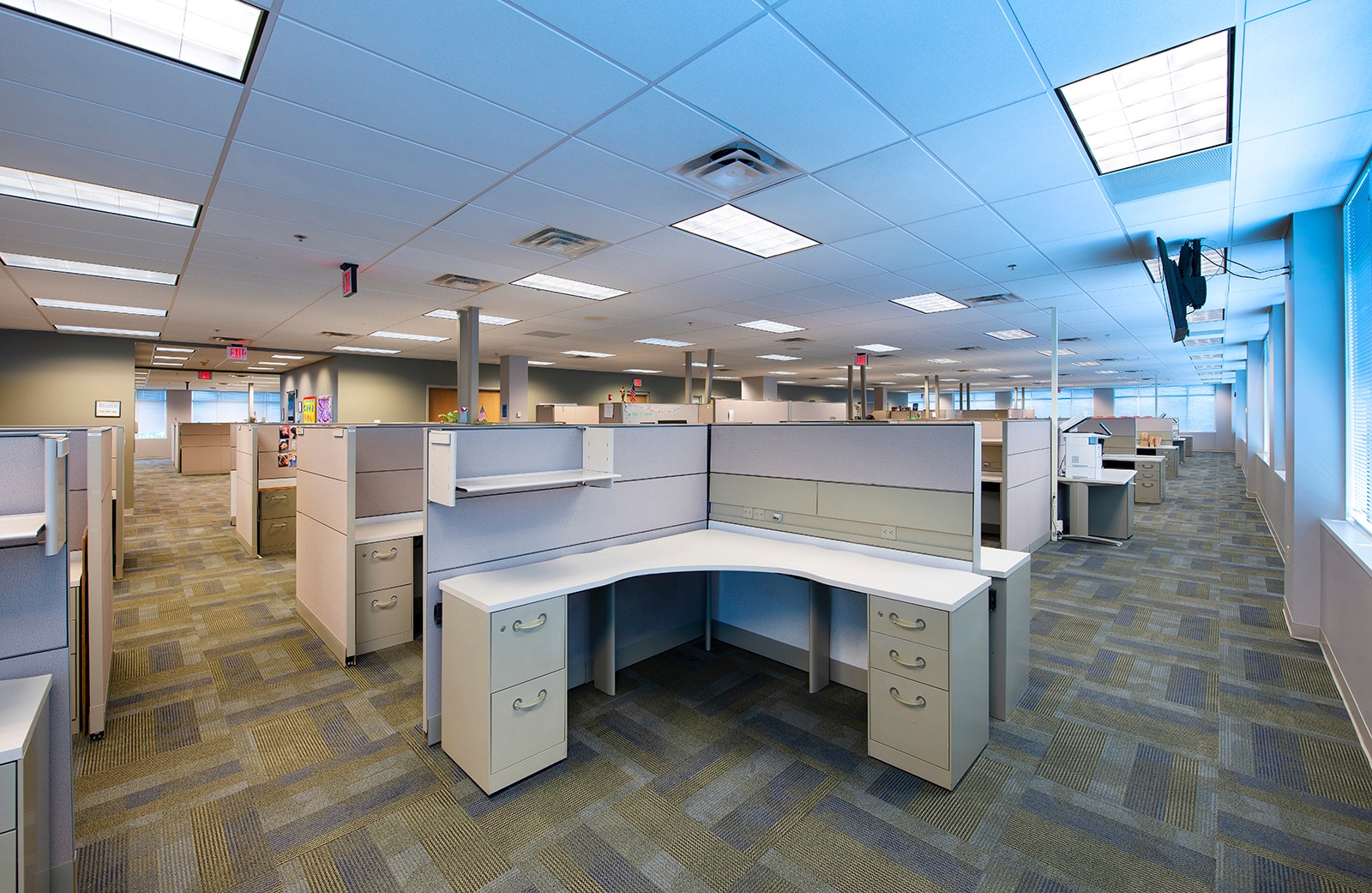 3620 Queen Palm Dr, Tampa, FL for sale Interior Photo- Image 1 of 7