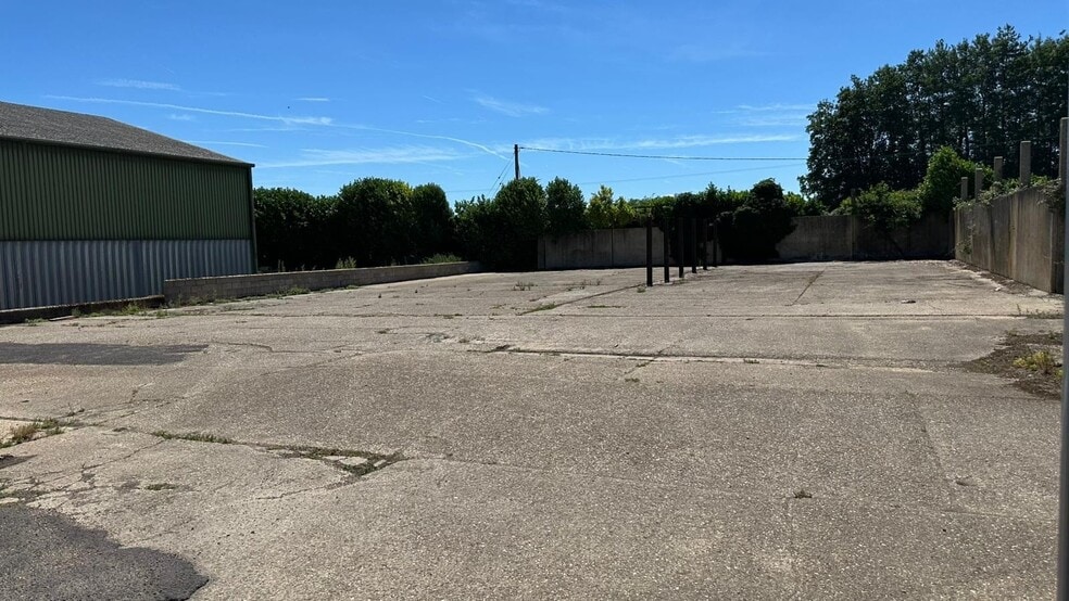 Waltham Ln, Basingstoke for lease - Primary Photo - Image 1 of 2