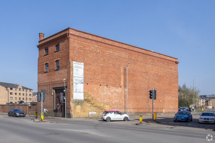 Cotton End, Northampton à louer - Photo du bâtiment - Image 2 de 2