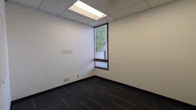 4002-4014 148th Ave NE, Redmond, WA for lease Building Photo- Image 2 of 10