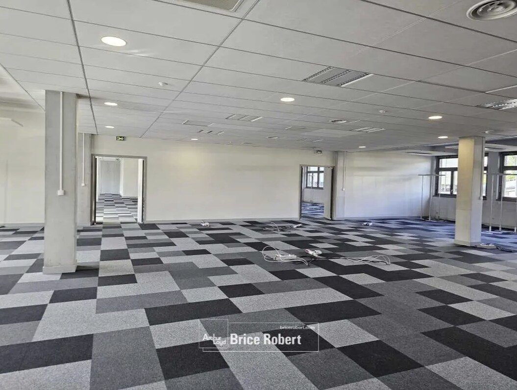 Office in Lyon for lease Interior Photo- Image 1 of 6