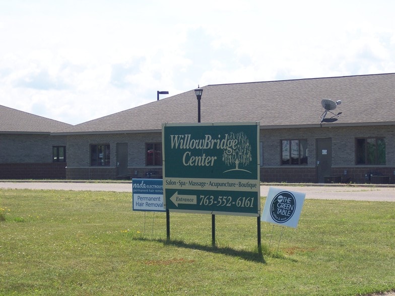 4 Enterprise Ave, Isanti, MN à vendre - Photo du bâtiment - Image 3 de 6