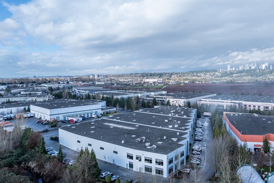 8055-8067 North Fraser Way, Burnaby, BC à louer - Aérien - Image 3 de 4