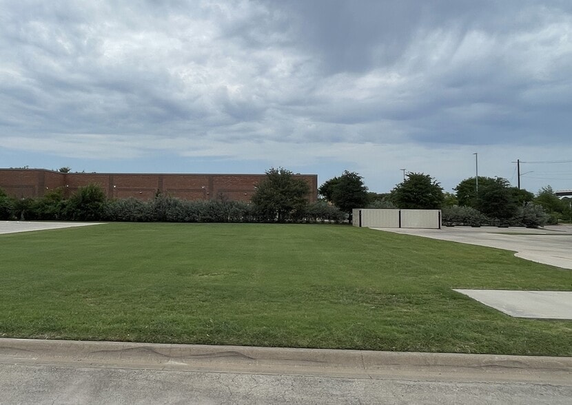 2002 Emery St, Denton, TX for sale - Building Photo - Image 2 of 4