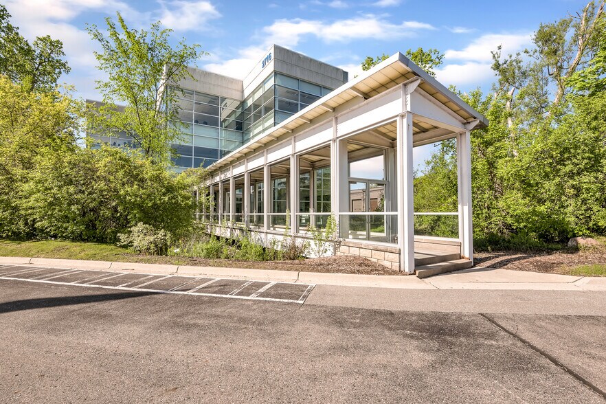 2716 Daley Dr, Troy, MI à vendre - Photo principale - Image 1 de 4