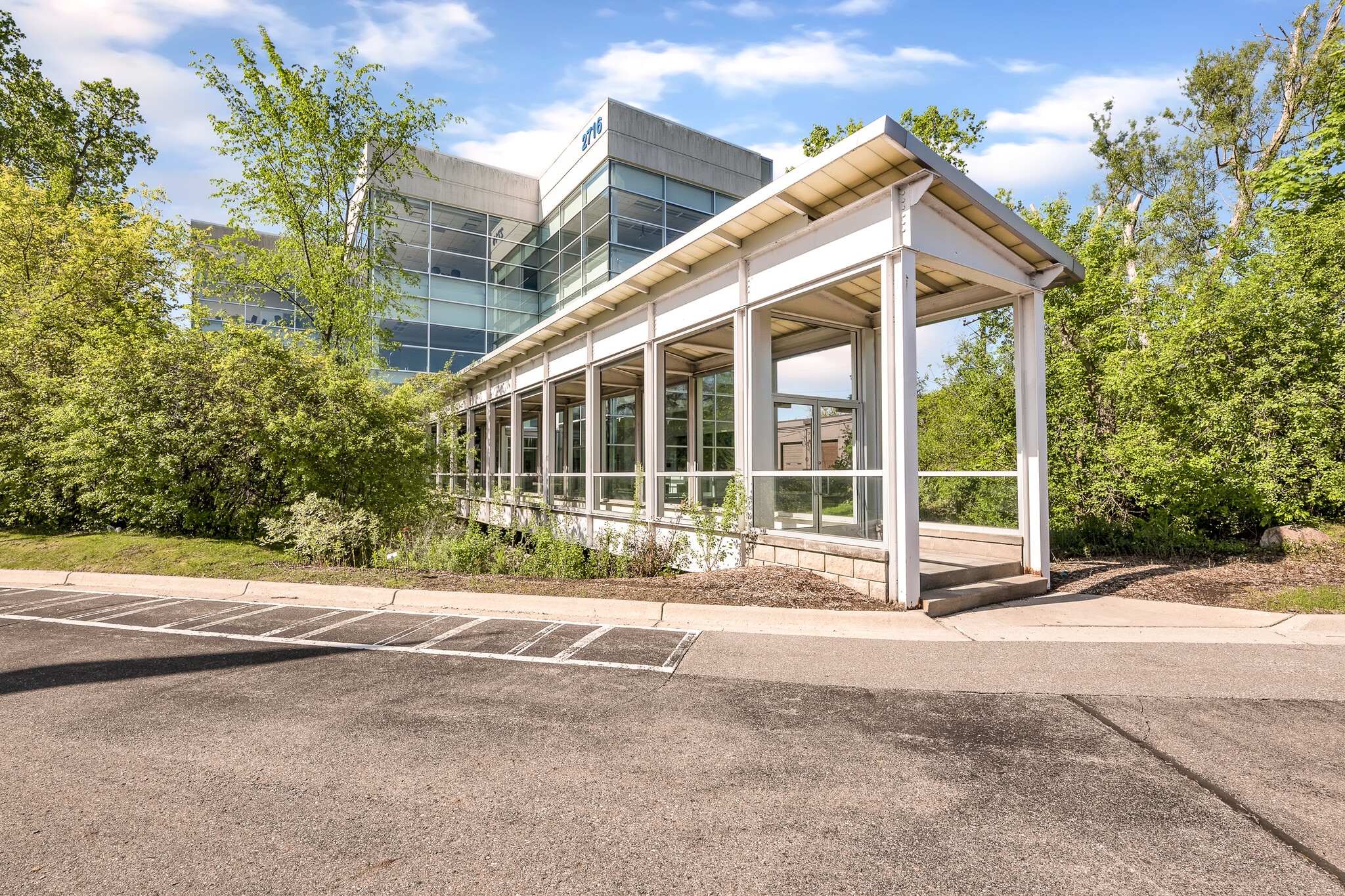 2716 Daley Dr, Troy, MI for sale Primary Photo- Image 1 of 5