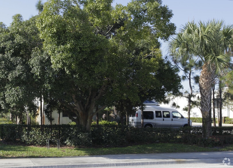 1350 W Indiantown Rd, Jupiter, FL for lease - Building Photo - Image 2 of 7