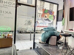 Retail in Paris for lease Interior Photo- Image 1 of 14