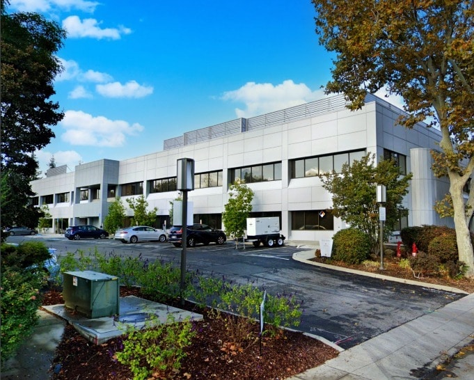3350 W Bayshore Rd, Palo Alto, CA for lease - Building Photo - Image 1 of 2