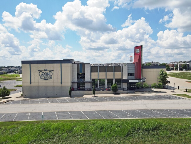 Plus de détails pour 3241 SW Fascination Dr, Lee's Summit, MO - Commerce de détail à vendre
