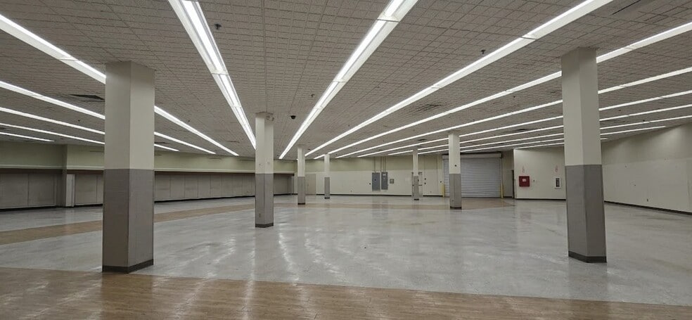 210 Post Ave, Westbury, NY for lease - Interior Photo - Image 2 of 3